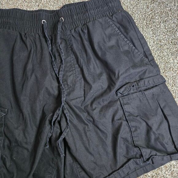 Men's Unisex Black No Boundaries Cargo Style Relax Fit Shorts - Picture 2 of 4